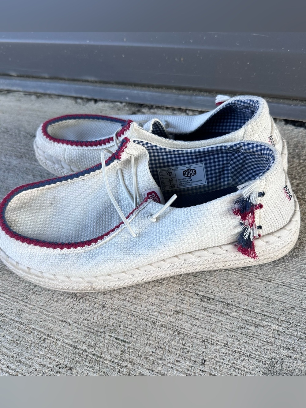 Hey Dude Shoes Size Women’s 9
